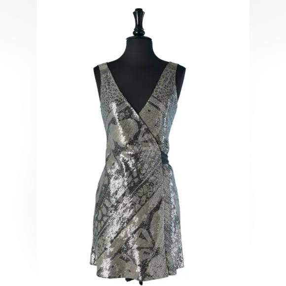 NWOT Diane Von Furstenberg silver sequin dress SZ 6 - Picture 4 of 9